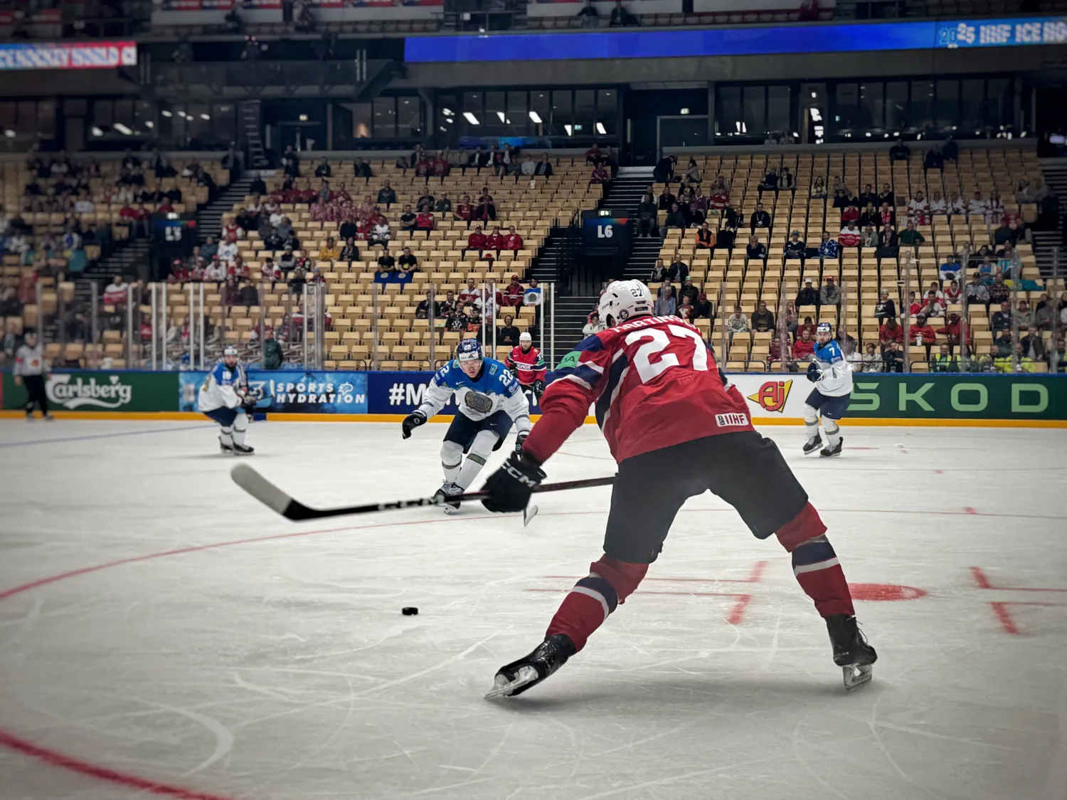 Norges Andreas Martinsen sender en one-timer afsted