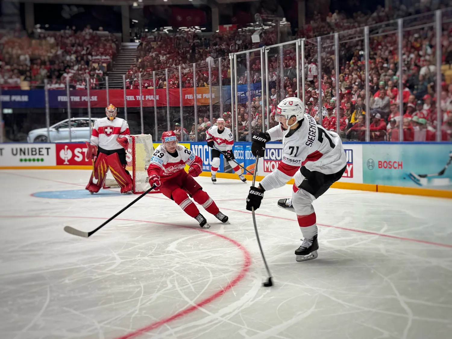 Danmarks Mikkel Aagaard forechecker